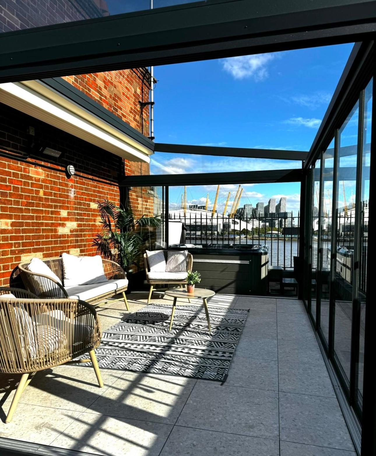 3 X Bedroom Riverside Flat With Hot Tub On Roof Terrace ลอนดอน ภายนอก รูปภาพ