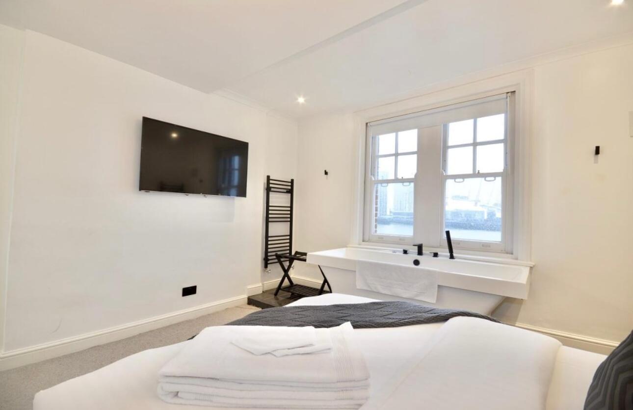 3 X Bedroom Riverside Flat With Hot Tub On Roof Terrace ลอนดอน ภายนอก รูปภาพ